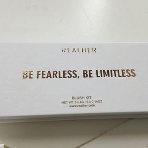Be fearless, be limitless blush kit